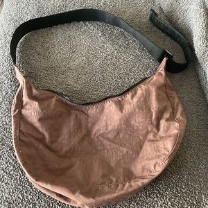 Baggu medium crescent bag - peppercorn